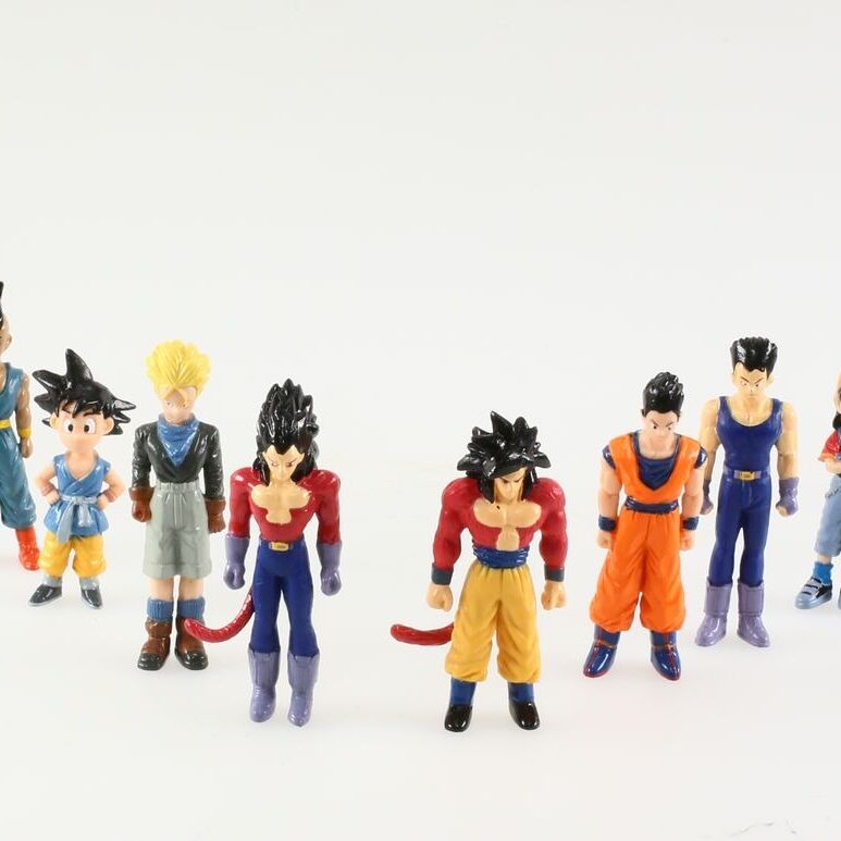 Dragon Ball série 14 figurines divers